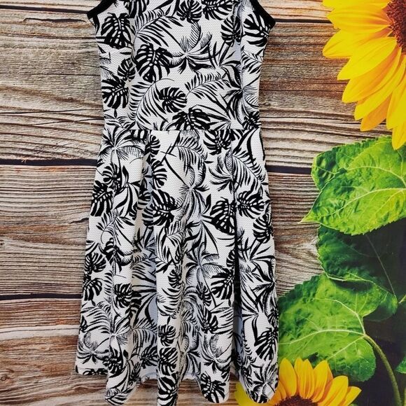 Soprano white/black woman's midi dress size small Pre-owned - Picture 2 of 8